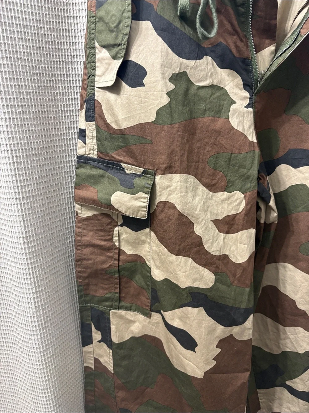 Good American Camo Zip-Front Cargo Pants in Green Brown Tan nwot - Picture 3 of 9